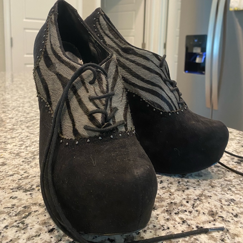 Black and grey zebra platform heel